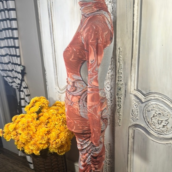 Blanc Swirl Pattern Long Sleeve Open Back Mesh Occassion Dress - Picture 6 of 13